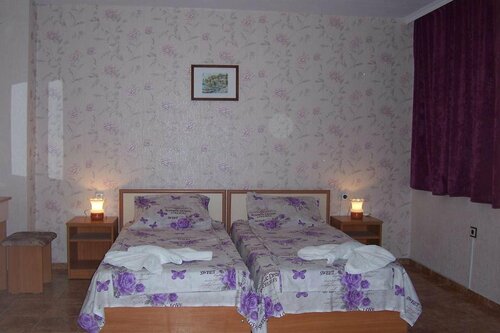 Nelly Guest House, Забронировать Гостевой дом Равда 