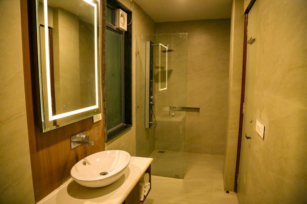 Four Leaf Hotel
