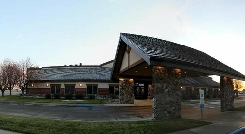 C'mon Inn Hotel & Suites