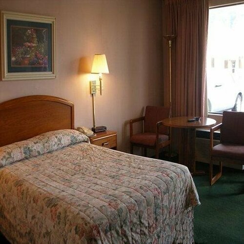 Red Roof Inn & Suites Wilkesboro, Забронировать Отель Отели Уилксборо с парковкой, Парковка