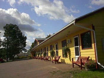 Pines Motel, Buchen Sie Motel Hotels in Prince Edward Island mit Pool, Schwimmbad