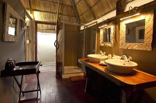 Khulu Bush Camp, Prenota Hotel Parco nazionale Hwange Zimbabwe