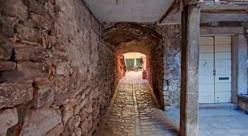 Rooms Sotto i Volti, Забронировать Гостевой дом Гостевые дома Ровинь, рядом с Cathedral St. Eufemia Rovinj, Гостевой дом