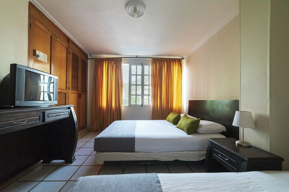 Hotel & Suites Sorrento by Ayenda