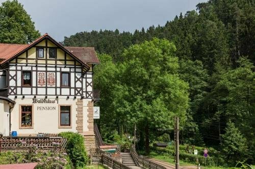 Gaststätte und Pension Waldhäusl, Book Hotel Hoteller i Sachsen med parkering, Parkering