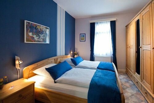 Ferienwohnungen & Gästezimmer Kachel, Забронировать Гостевой дом Отели Долины Среднего Рейна с парковкой, Парковка