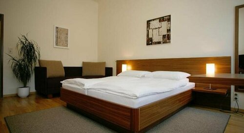 Pension Riede, Book Hotel 12. Meidling Wien