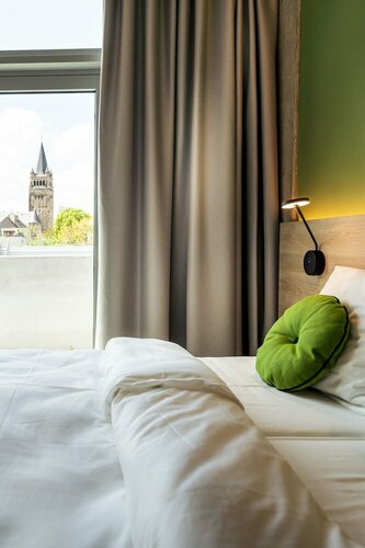 The Clouth, Foglalás Szálloda Nippes Köln