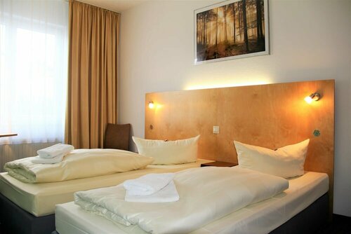 Check Inn Hotel, Book Hotel Hoteller i Garz med parkering, Parkering