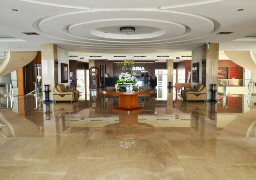Regina Hotel Pemalang, Réserver Hôtel Hôtels à Central Java avec parking, Parking