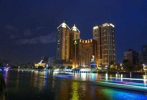 Ambassador Hotel Kaohsiung, Забронировать Отель Отели Гаосюн с парковкой, рядом с Торговая улица Шинкучань, Парковка