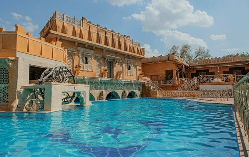 Ajit Bhawan - A Palace Resort, Book Ferieresort Hoteller i Mogra med pool, Swimmingpool