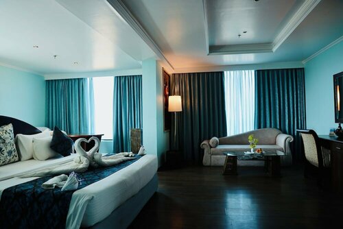 The Quilon Beach Hotel and Convention Center, Забронировать Отель Коллам штат Керала, рядом с Железнодорожный вокзал Коллам