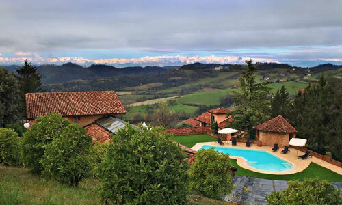 Tenuta Vecchio Castagno, Boek Hotel Piemonte Hotels met Parkeerplaats, Parkeren