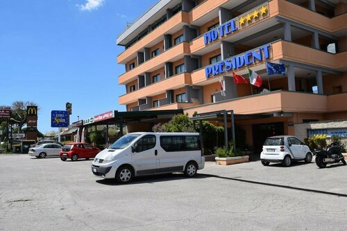 Hotel President Pomezia, Buchen Sie Hotel Hotels in Latium mit Parkplatz, Parkplätze