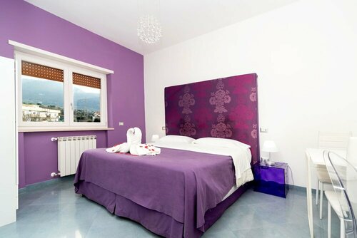 Guest House Emily Suites Sorrento, Забронировать Отель «постель и завтрак» Отели Сорренто с парковкой, Парковка