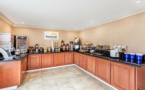 Days Inn by Wyndham Carlsbad, Забронировать Мини-отель Мотели Карлсбад, рядом с Пляж Тамарак, Мотель