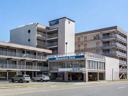 Red Roof PLUS & Suites Virginia Beach - Seaside, Prenota Hotel Virginia Beach Virginia