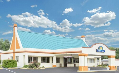 Days Inn Carmel Church, Book Hotel Hoteller i Virginia med parkering, Parkering