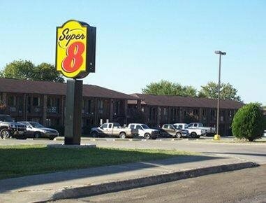Super 8 by Wyndham Universal City, Rezerwuj Hotel Hotele w Universal City z parkingiem, Parking
