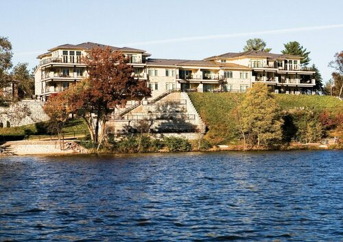 Delton Grand Resort, Забронировать Курортный отель Отели Lake Delton с парковкой, рядом с Glacier Canyon Conference Center, Парковка