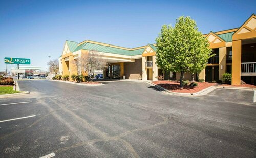 Quality Inn Mocksville, Varaa Hotelli Hotellit Mocksville uima-altaalla, Uima-allas