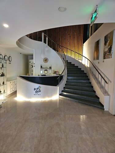 Boho Tiflis Hotel, Забронировать Отель Отели Тбилиси с парковкой, рядом с Сад Самайя, Парковка