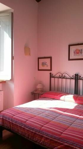 Camere Carli, Забронировать Отель Ассизи Умбрия, рядом с Церковь Святой Клары