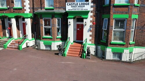 Castle Lodge Guest House 86-88 Sheil Rd L6 3AF, Забронировать Гостевой дом Отели Ливерпуля с парковкой, рядом с The Devonshire, Парковка