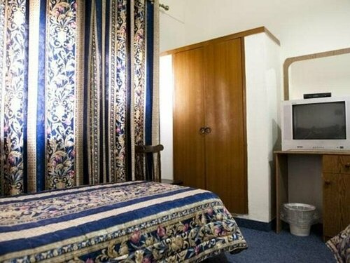 Victoria Hotel, Забронировать Отель Отели Иерусалима с парковкой, рядом с Еврейский университет в Иерусалиме на горе Скопус, Парковка
