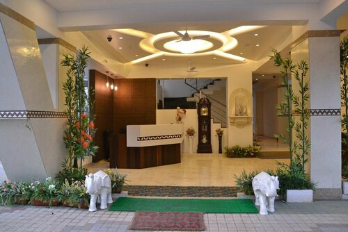 OYO Premium Swargate, Book Hotel Pune New Delhi