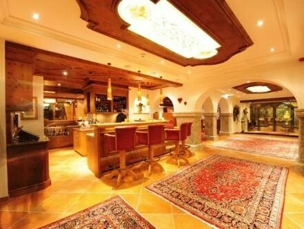 Hotel Maximilian, Забронировать Отель Отели Тироля с парковкой, Парковка