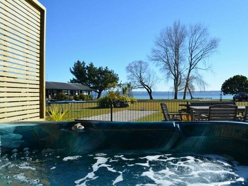 Cedarwood Lakeside Holiday Resort, Boek Motel Rotorua Lake Rotorua