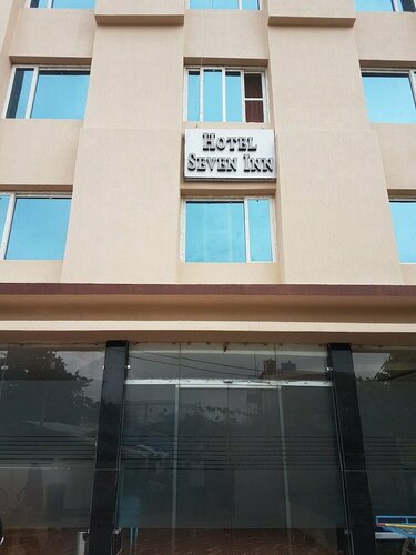 Bodhgaya Seven Inn Hotel n Restaurant, Забронировать Отель Отели Бодх-Гая с парковкой, рядом с Bodh Gaya Bus Station, Парковка