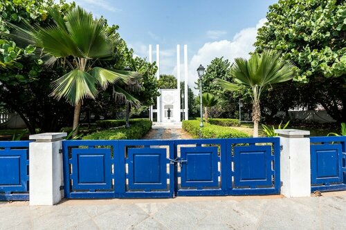 Treebo Grace Inn, 3 Min Walk From Promenade Beach, Забронировать Отель White Town 
