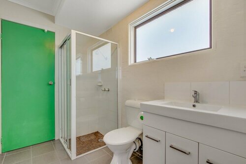 The Point - Spacious Waterfront Escape, Забронировать Отель Лейкс-Энтранс Gippsland