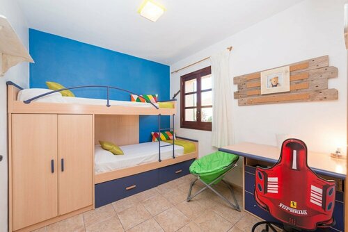 Canonge, Book Hotel  