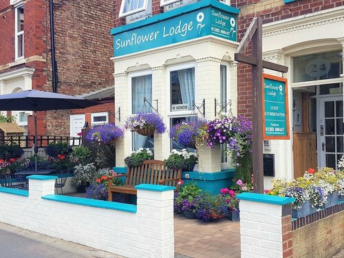 Sunflower Lodge, Забронировать Отель «постель и завтрак» Бринлингтон Восточный райдинг Йоркшира, рядом с Театр The Spa