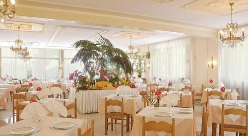 Hotel Casella, Забронировать Отель Отели в центре Пьетра-Лигуре, в центре