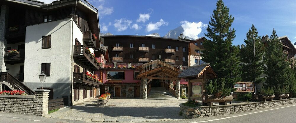 Hotel Bucaneve