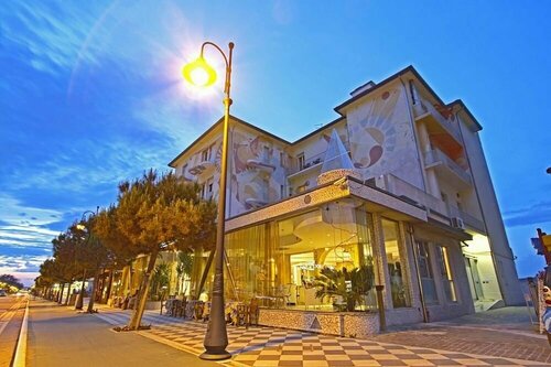 Hotel Stella Maris, Забронировать Отель Отели Чезенатико с бассейном, Бассейн