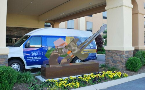 Hampton Inn & Suites Nashville at Opryland, Забронировать Отель Отели Теннесси с парковкой, Парковка