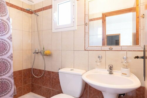 Dora Pool Studios by Konnect,150m from the Beach, Prenota Hotel Hotel a Agios Georgios con parcheggio, Parcheggio