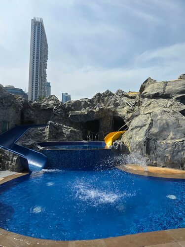 V Hotel Dubai, Curio Collection by Hilton, Забронировать Отель Отели Эмирата Дубая с питанием, рядом с Торговый центр Bay Avenue, Пансион