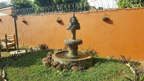 Phenicia Motel, Prenota Motel Entebbe 