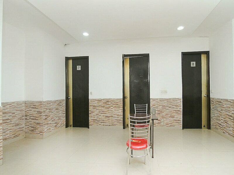 Oyo Premium South City 1
