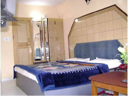 Hotel Gilbert, Забронировать Отель Отели Манали с парковкой, Парковка