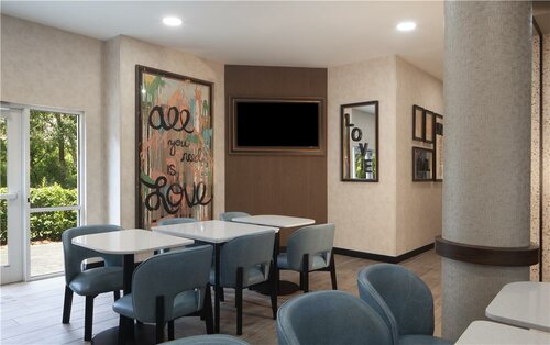 Comfort Suites At Fairgrounds - Casino Tampa, Rezerwuj Hotel Hotele w Tampa ze śniadaniem, Śniadanie
