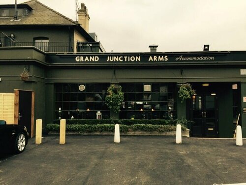 Grand Junction Arms, Забронировать Отель Брент Харроу