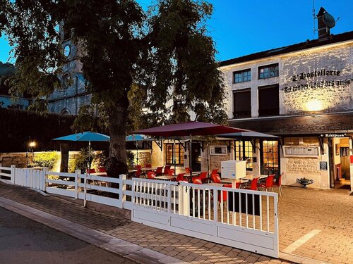 Hostellerie Au Rendez-vous des Amis, Rezervați Hotel Hoteluri în Champagne - Ardenne cu parcare, Parcare